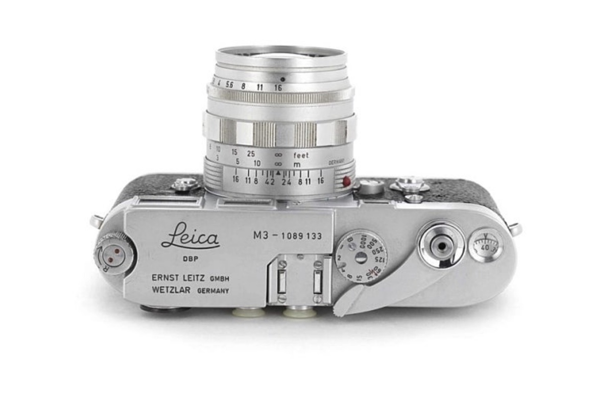라이카 M3 상단 뷰 — Ernst Leitz GmbH Wetzlar Germany 각인과 시리얼 넘버 M3-1089133