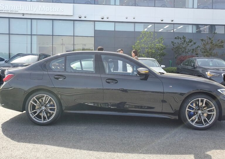 2022년 BMW M340i 출고 당일 — 세종 삼천리 모터스 앞에서 찍은 사이드 풀샷