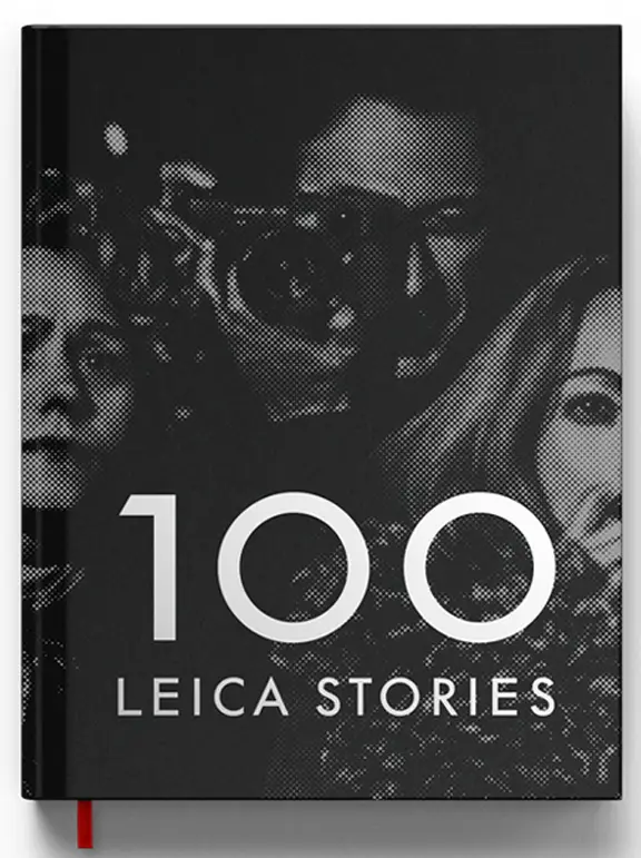 라이카 100주년 기념 사진집 '100 Leica Stories'의 검은색 표지