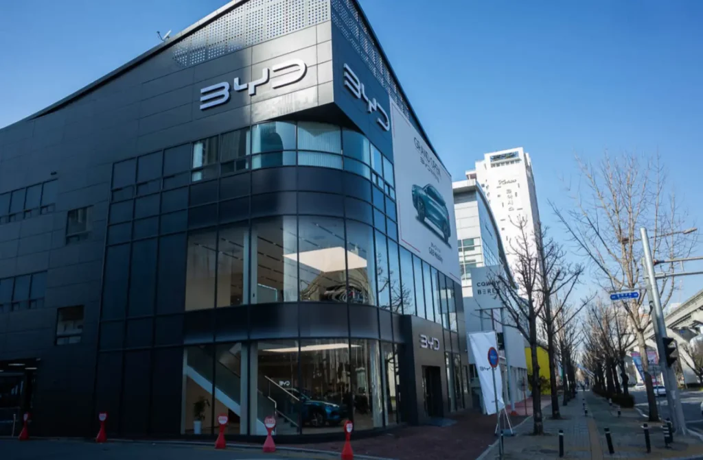 대구 황금네거리에 위치한 BYD 대구 전시장 건물 외관