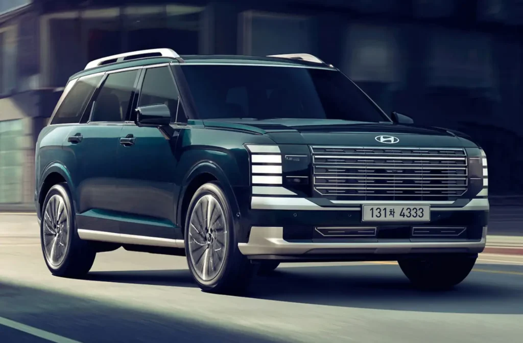 현대차 팰리세이드 완전변경 모델이 도시 도로에서 주행하는 모습