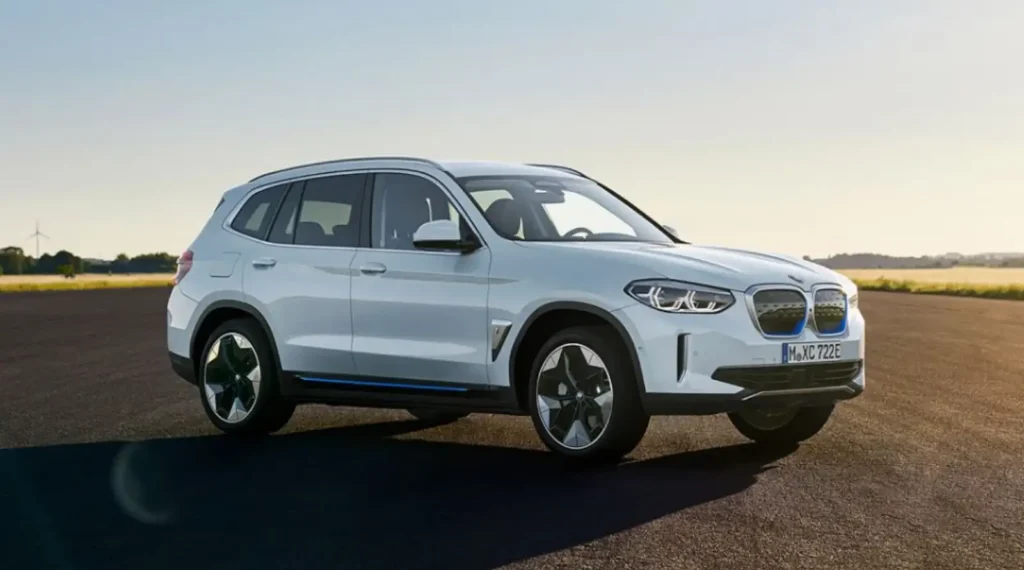 BMW iX3 외관 - X3 기반 전기 SAV 모델