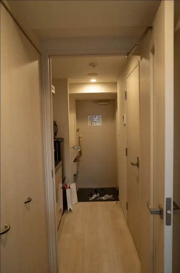 오츠카 에어비앤비 숙소 내부 좁은 통로, 리코 GR2로 촬영한 일본 주거공간의 특징