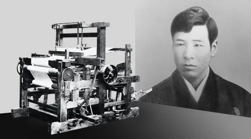 젊은 시절의 도요다 사키치와 그가 발명한 목제 인력 직기를 나란히 보여주는 흑백 사진
