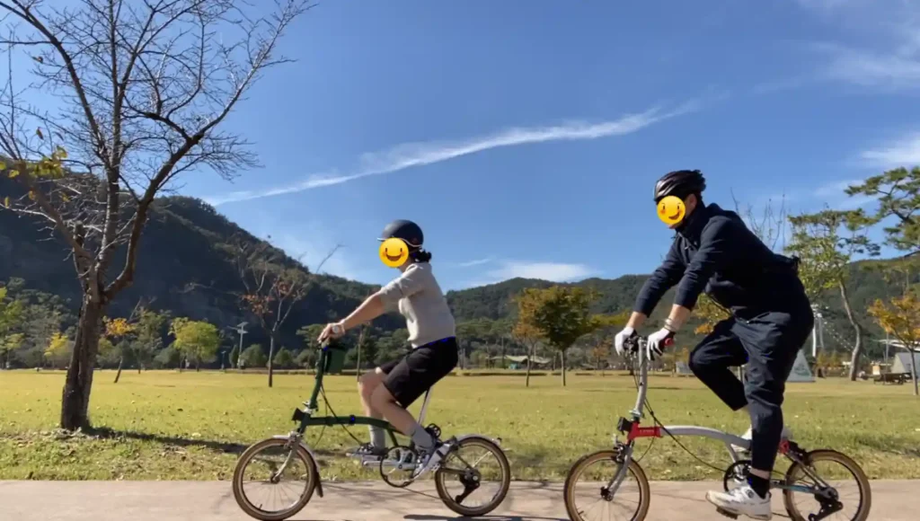 폴딩자전거로 주말 라이딩을 즐기는 부부 - 브랜드 선택 후 달라진 일상