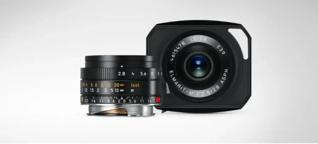 라이카 Elmarit-M 28mm f/2.8 ASPH 렌즈와 사각 후드의 모습. 주미크론 대비 절반 가격으로 M11-P에 광각을 제공하는 컴팩트한 M 마운트 렌즈.