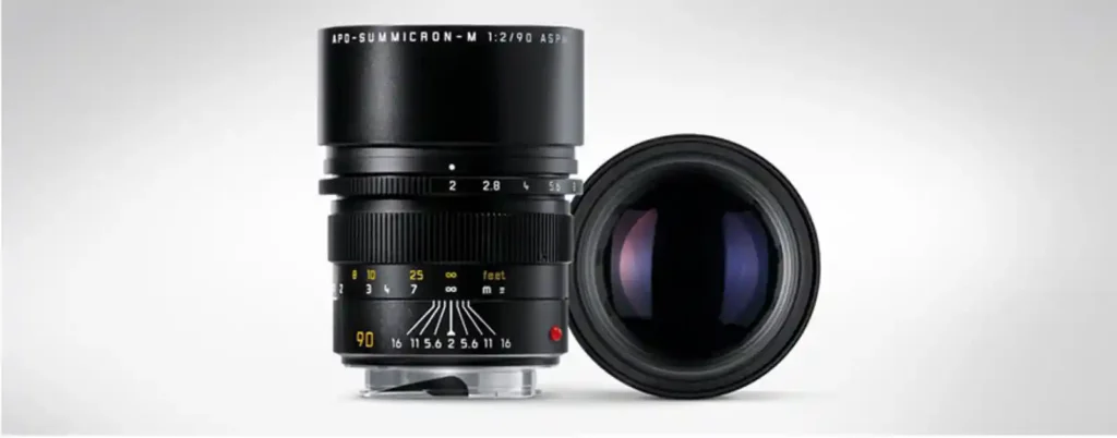 라이카 APO-Summicron-M 90mm f/2 ASPH 렌즈 단품. M 시스템 최장 망원 렌즈로, 560g의 묵직한 크기와 APO 설계를 통해 강력한 배경 압축 및 최고 수준의 해상력을 제공한다.