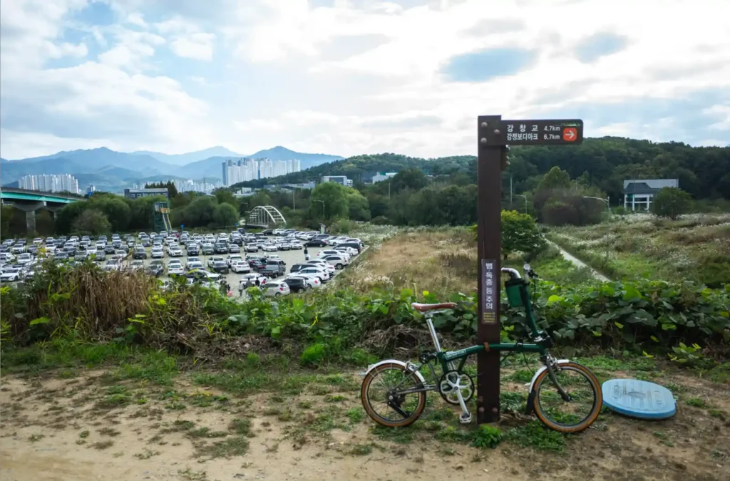 대구 달성습지 다목적 광장 주차장, 와이프 브롬톤 인증샷