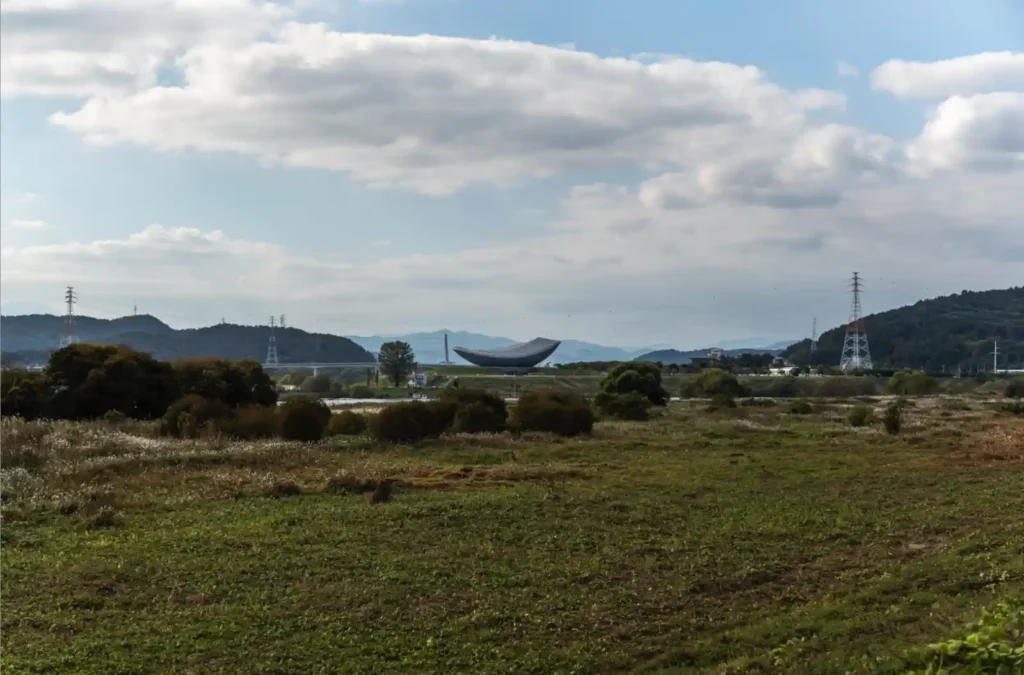 대구 뚝방길에서 바라본 강정보 디아크 풍경