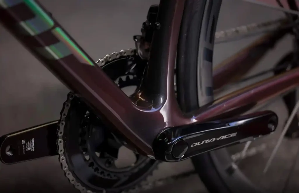 자이언트 TCR Advanced BB쉘 및 체인스테이 클로즈업, 듀라에이스 크랭크, PowerCore 기술