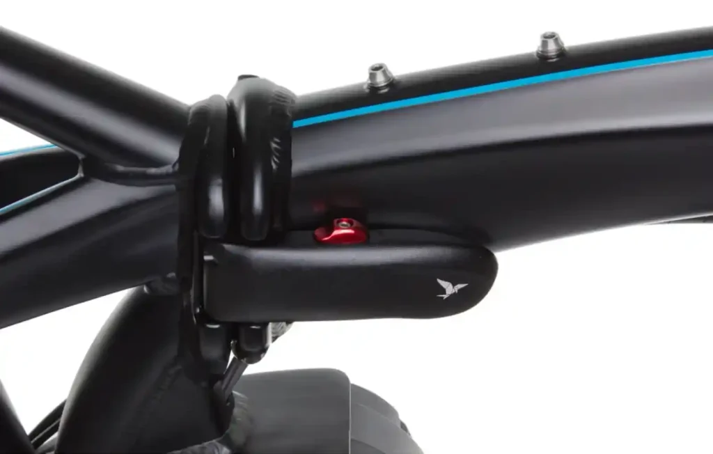 Tern 폴딩바이크의 OCL+ 조인트 시스템 디테일 — 프레임 강성과 정밀한 힌지 구조를 보여주는 부분입니다.