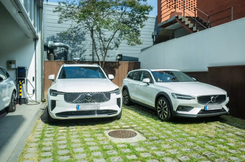 Volvo cars parked at Daegu dealership after test drive, including XC90 and V60 Cross Country
