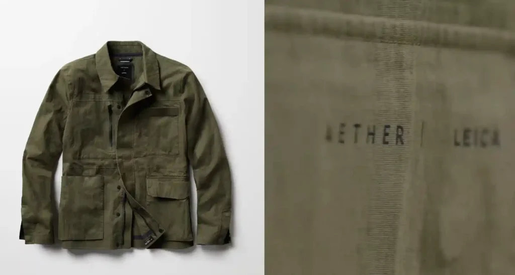 AETHER x Leica 리포터 재킷 모노크롬 에디션의 전체 디자인과 콜라보레이션 로고 디테일을 함께 보여주는 이미지입니다.