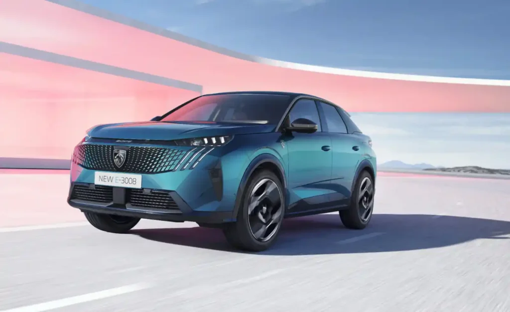 푸조 e-3008 2026 전기 SUV - STLA Medium 플랫폼, i-Cockpit, 700km 주행거리, 프랑스 감성 디자인