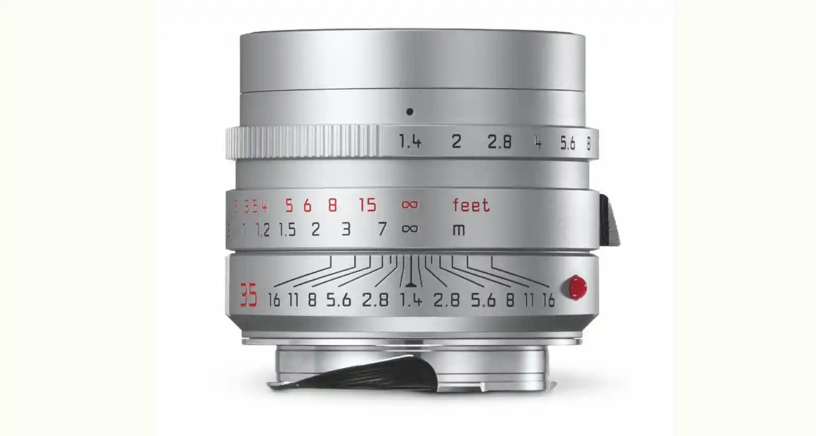 라이카 주미룩스-M 35mm f/1.4 실버 크롬 렌즈의 정면 모습으로, 조리개 링과 거리계 각인이 선명하게 보이는 디자인 사진