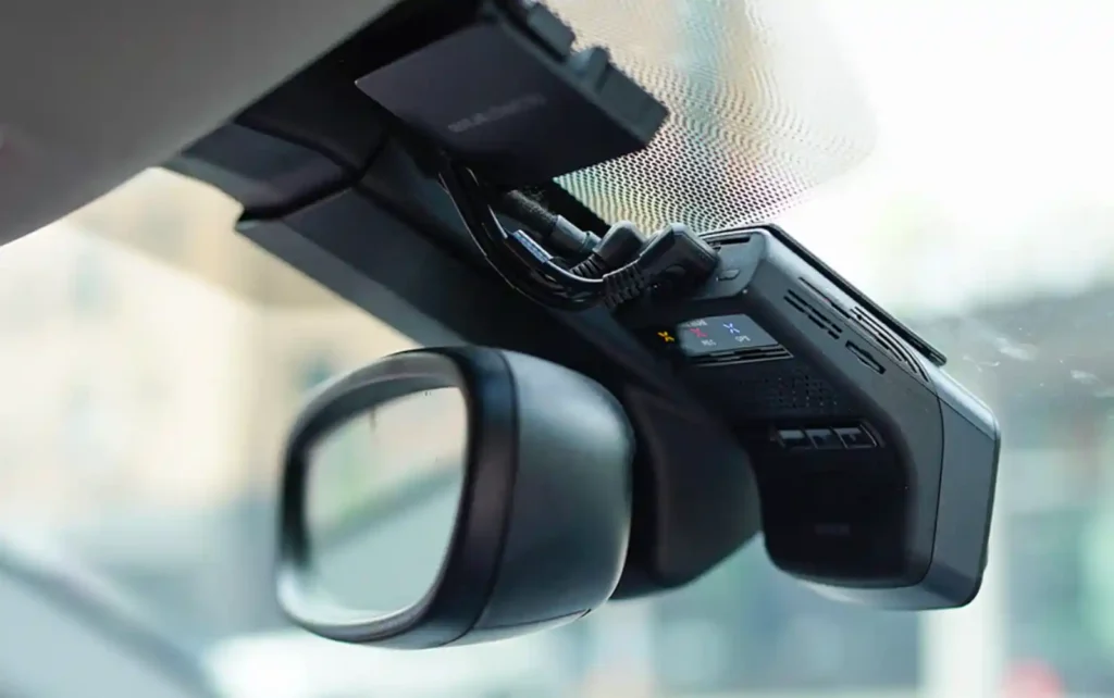 아이나비 퀀텀 3 듀얼 레이다 블랙박스 전후방 카메라 설치 모습