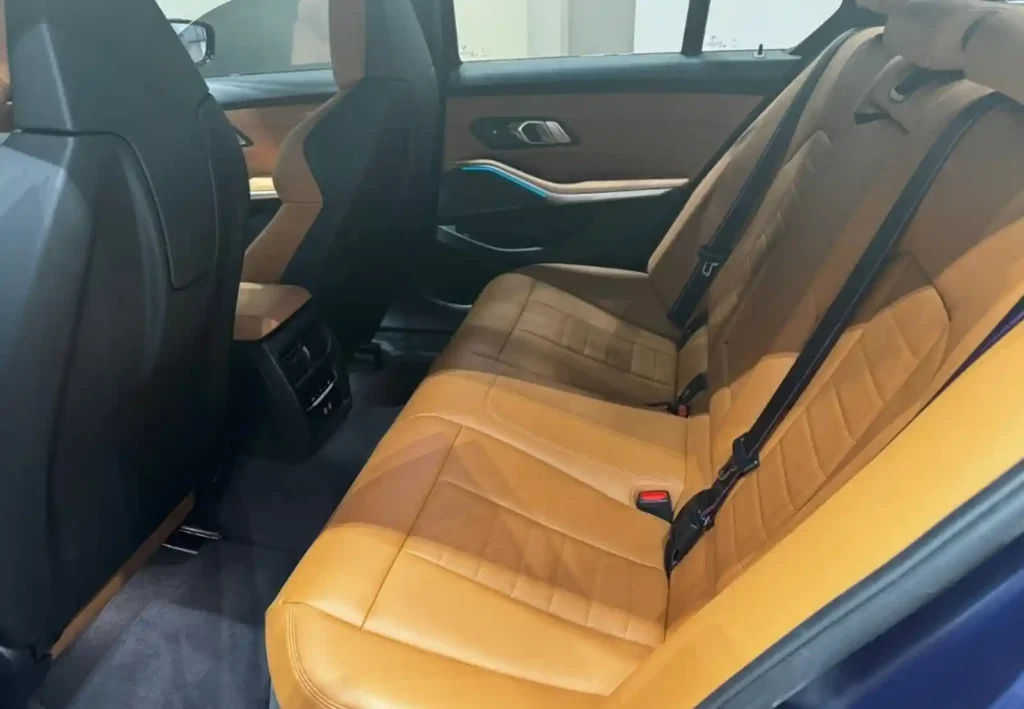 BMW M340i 뒷좌석 공간