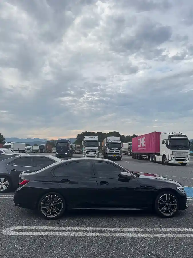 BMW M340i 미쉐린 PS5 타이어 교체 후 고속도로 휴게소 주차 모습