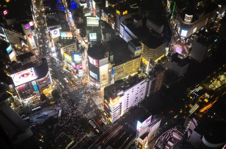 시부야 스카이 전망대에서 내려다본 도쿄 시부야 스크램블 교차로 야경 전경