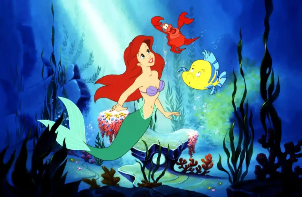 디즈니 애니메이션 '인어 공주'의 한 장면. 인어 공주 에리얼이 바닷속에서 친구들 세바스찬과 플라운더와 함께 있는 모습