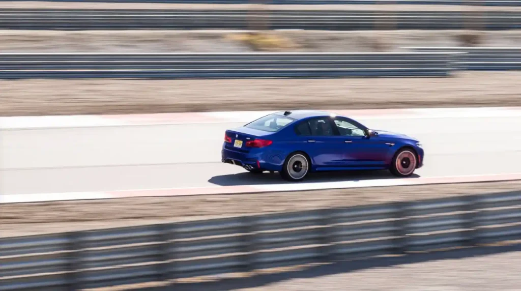 2018 BMW M5(F90) 트랙 주행 모습, 4.4L 트윈터보 V8 600마력 AWD 세단 – 모터트렌드 선정 가장 빠른 BMW 3위