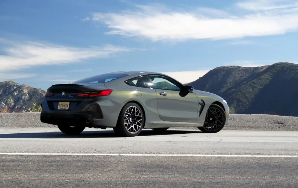 2020 BMW M8 Competition Coupe 후면 측면 외관, 4.4L 트윈터보 V8 617마력 AWD 모델 – 모터트렌드 선정 가장 빠른 BMW 6위