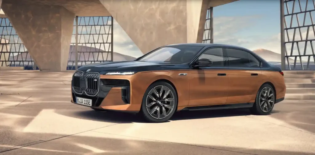 2024 BMW i7 M70 전면 측면 외관, 듀얼 모터 650마력 AWD 전기 플래그십 세단 – 모터트렌드 선정 가장 빠른 BMW 9위