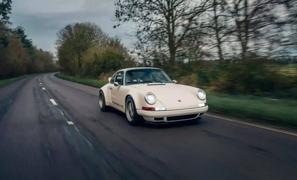 Theon Design 911 프론트 주행 – 영국 시골길 코너링