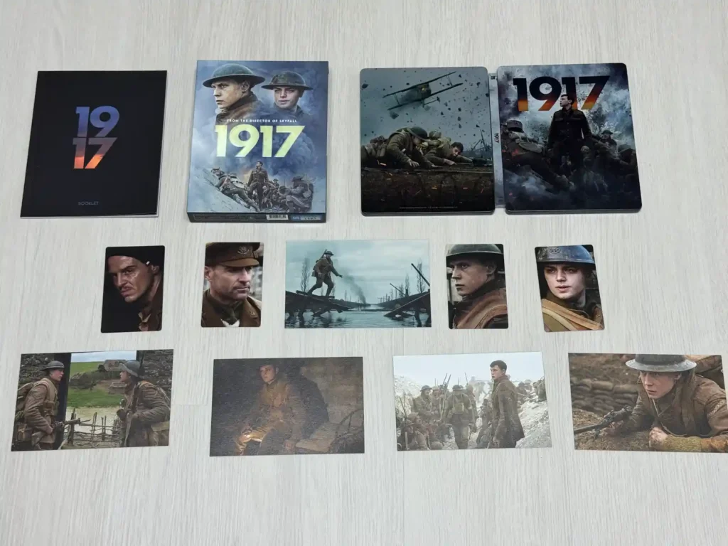 1917 스틸북 풀 패키지 - 북릿, 메탈 케이스, 아트 카드 9장이 펼쳐진 모습