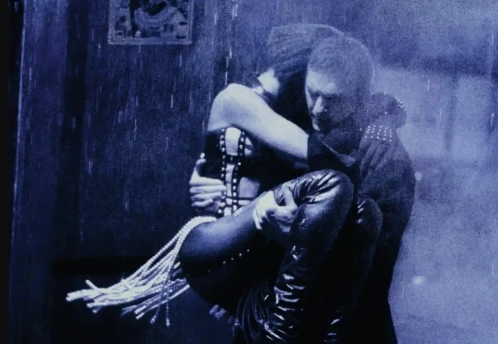 영화 보디가드 공연 장면 – 휘트니 휴스턴과 케빈 코스트너, 1992년 서울 극장가 2위 흥행작