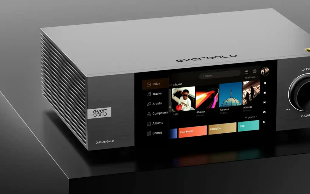 Eversolo DMP-A6 Gen 2의 6인치 터치스크린에 음악 라이브러리 탐색 화면이 표시된 측면 이미지