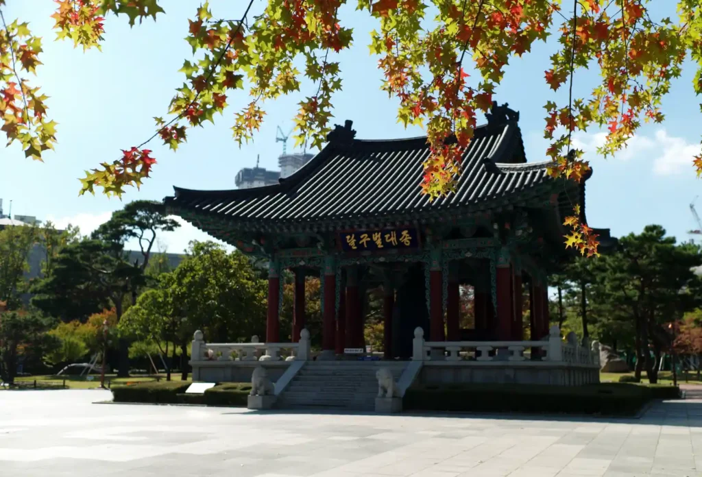 라이카 Summicron 35mm 4세대(보케킹)로 촬영한 대구 달구벌대종각 가을 풍경