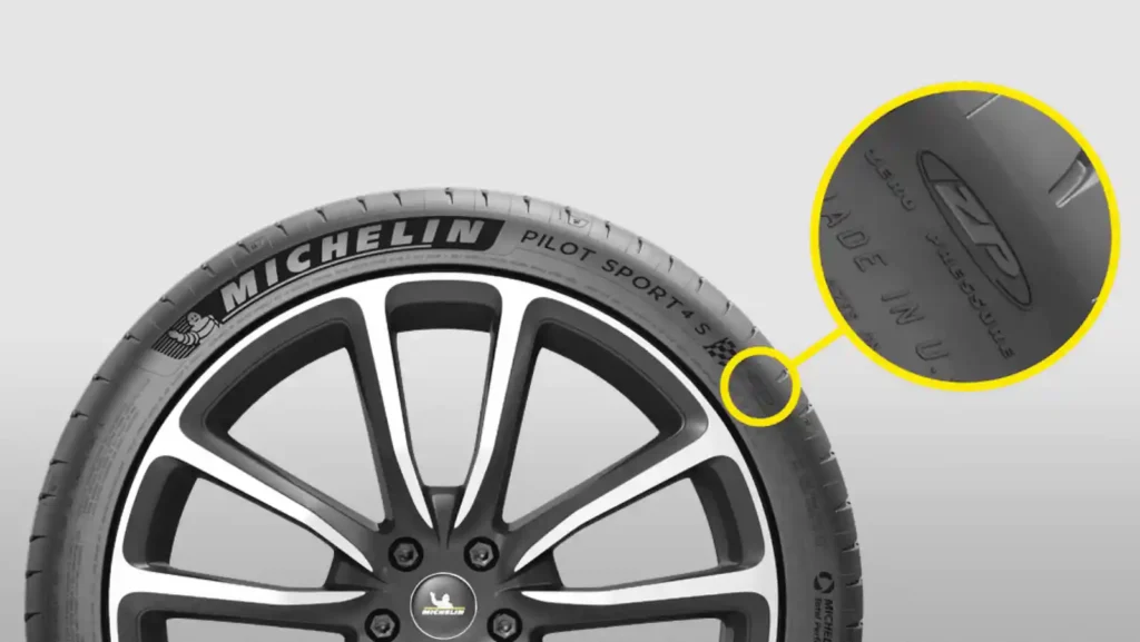 미쉐린 파일럿 스포츠 4S 타이어 옆면의 런플랫 ZP 표기 클로즈업