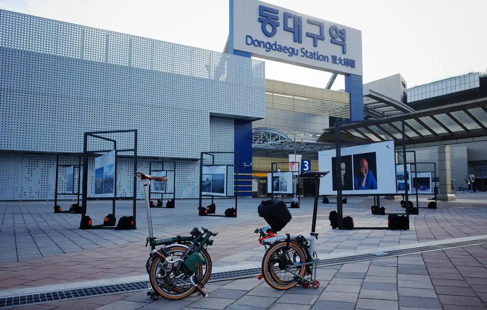 브롬톤 C Line과 CHPT3 V4 동대구역 앞 비교 사진