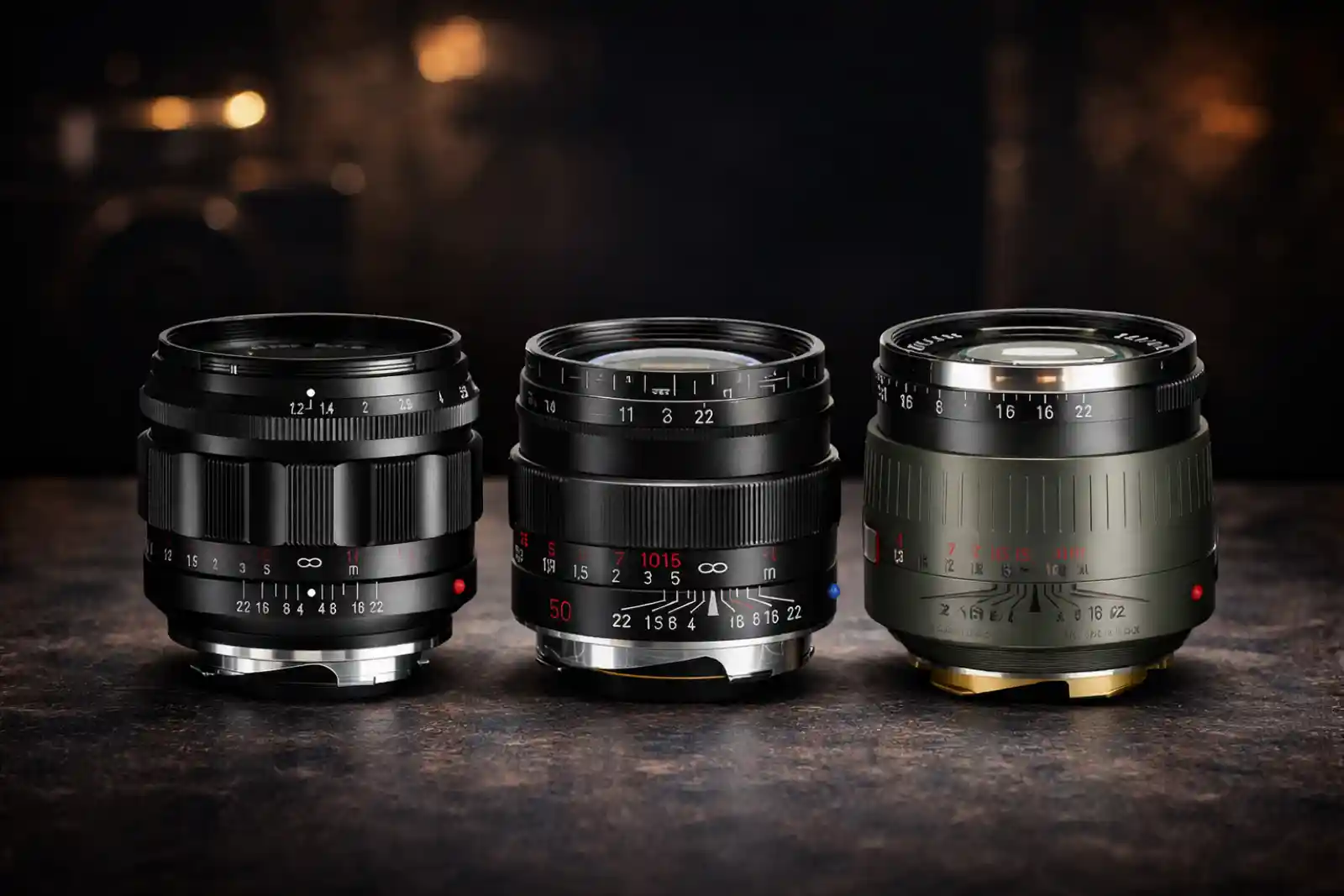 보이그랜더 Nokton 50mm, 칼 자이스 ZM Planar 50mm, TTArtisan 50mm f/0.95 세 렌즈를 나란히 배치한 비교 이미지